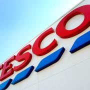 Supermarket chain Tesco has announced plans to increase minimum spending for online delivery starting next week.